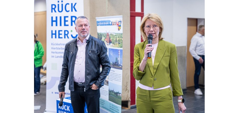 Nico Schulz (left) and Doreen Melms opened the training and internship exchange together Nico Schulz (left) and Doreen Melms opened the training and internship exchange together