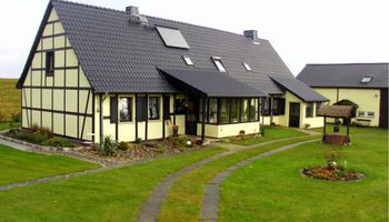 Haus am Deich an der Elbbrücke