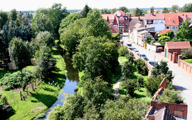 Petristraße und Stadtmauer am Aland-Umfluter