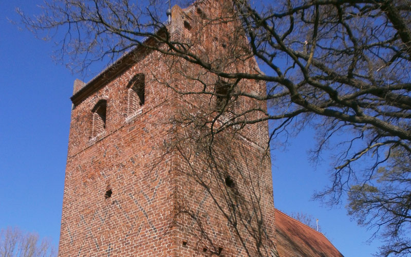 Die romanische Dorfkirche in Wanzer