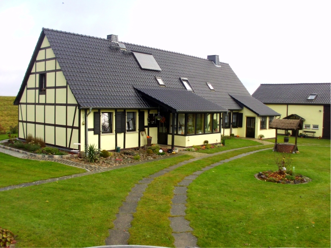 Haus am Deich an der Elbbrücke