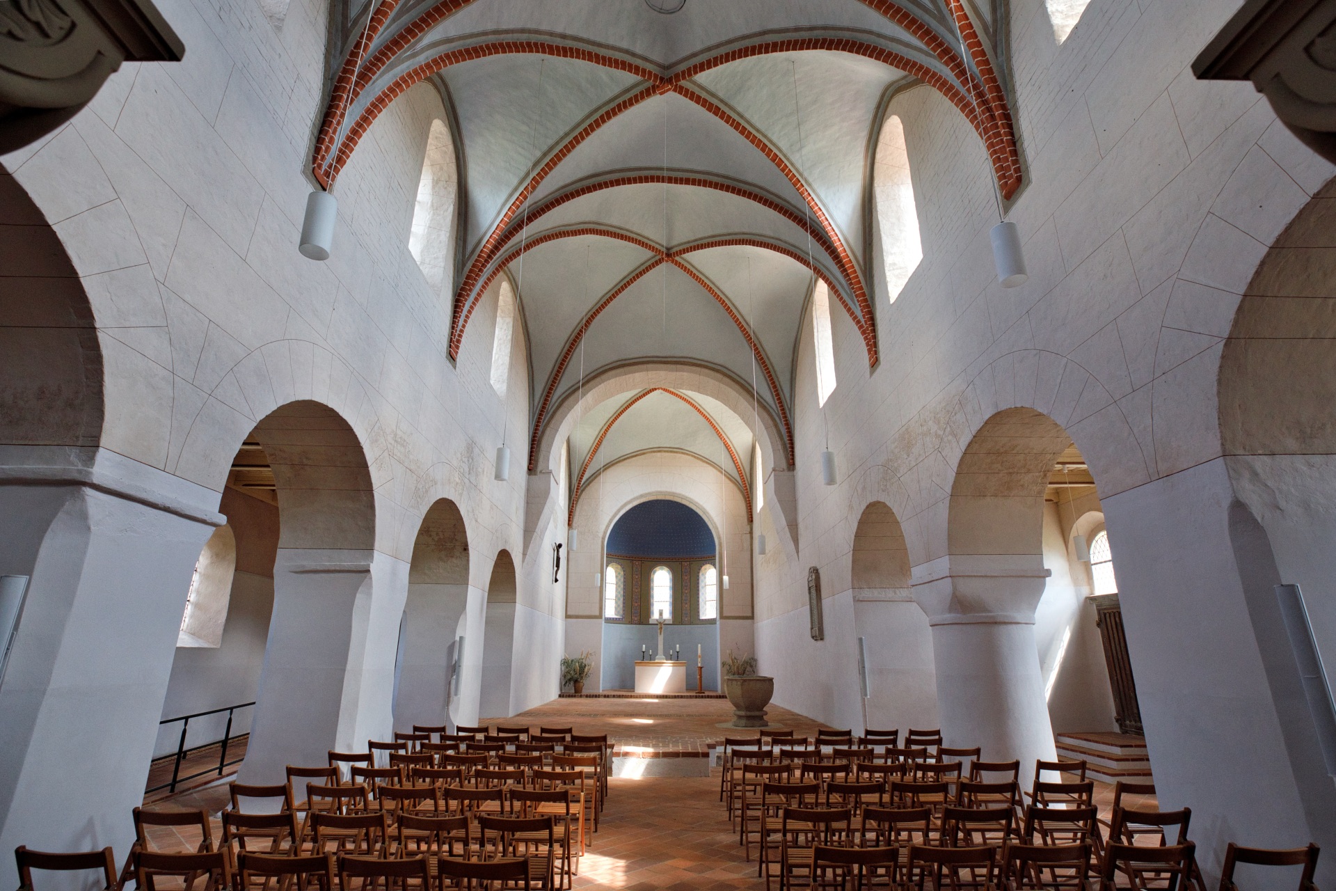 Backsteinkirche St. Nikolaus in Beuster von innen