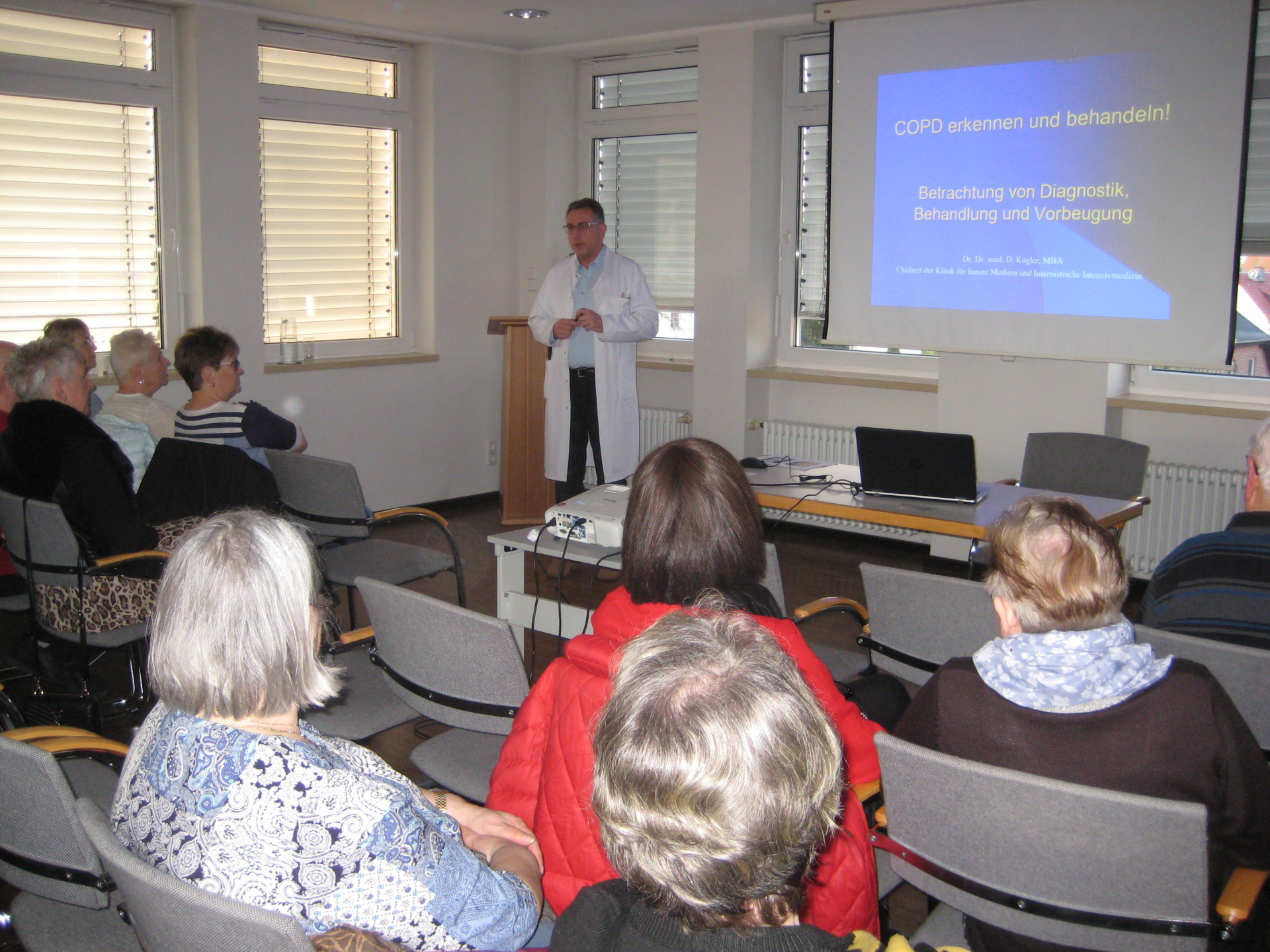Besucher zum Fachvortrag COPD im Krankenhausen SeehausenBesucher zum Fachvortrag COPD im Krankenhausen Seehausen
