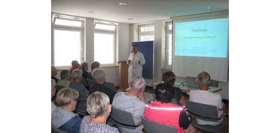 Viele Interessierte verfolgten den Vortrag zum Thema Darmkrebs Viele Interessierte verfolgten den Vortrag zum Thema Darmkrebs