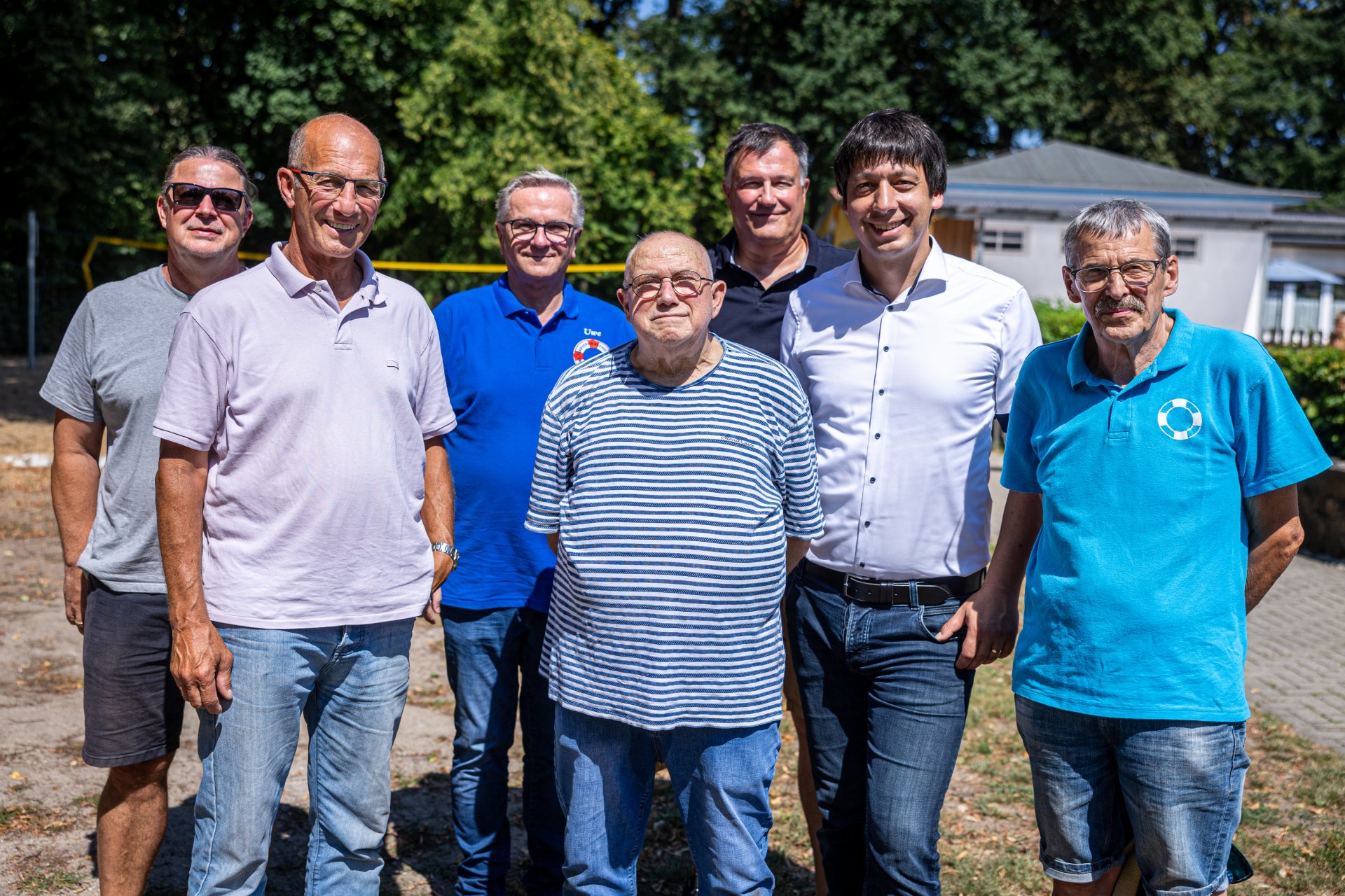 Im Austausch über das Waldbad Seehausen: Frank Möller (von links), Joachim Gersdorf, Uwe Förster, Walter Fiedler, Karsten Wibbemhorst, Patrick Puhlmann und Thomas Korte
