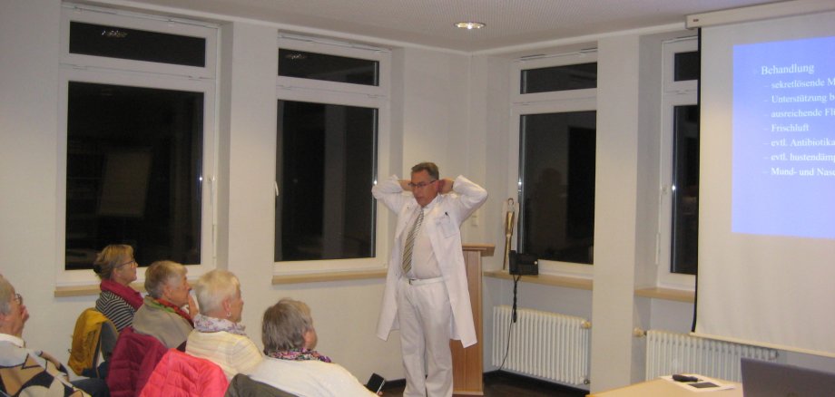 Dr. Dr. Kügler zeigte effektive Atemübungen Dr. Dr. Kügler zeigte effektive Atemübungen