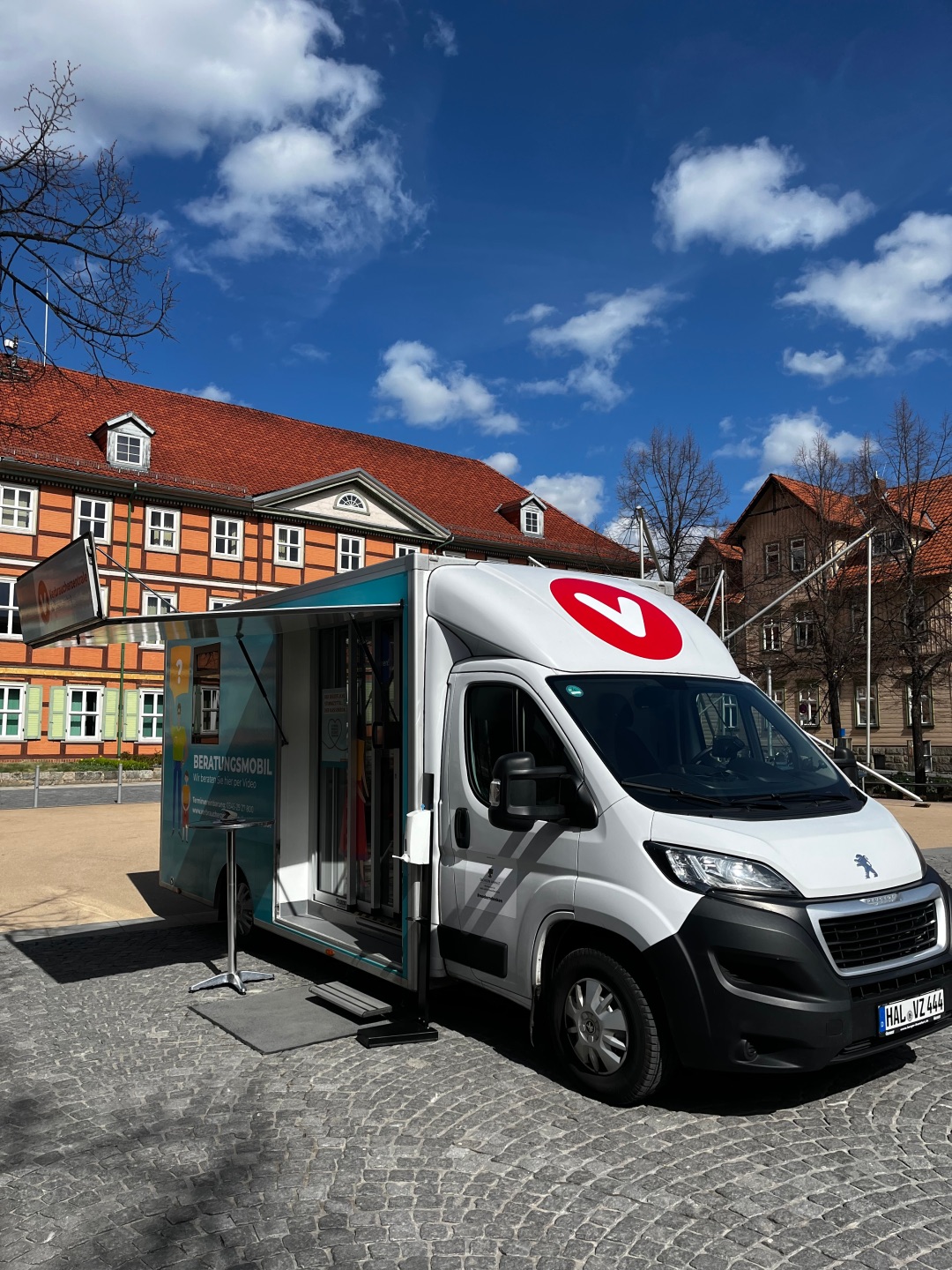 Beratungsmobil der Verbraucherzentrale auf Marktplatz
