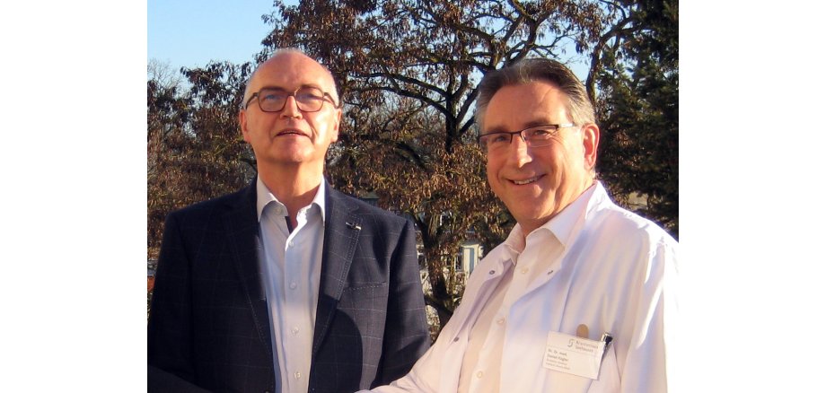 Dr. Michael Schoof (l.) übernahm am Montag (19. Januar 2026) die Position des Ärztlichen Direktors von Dr. Dr. Daniel Kügler