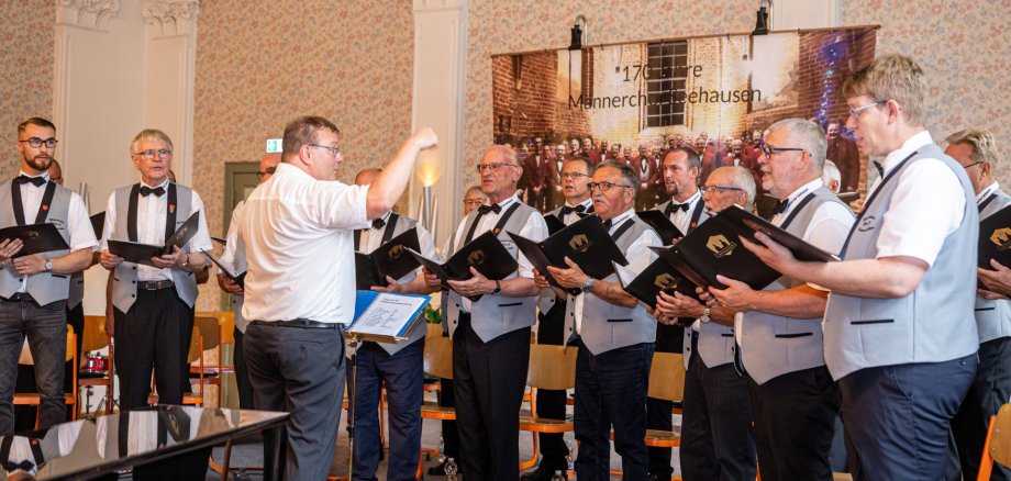 Der Männerchor Seehausen beim Festkonzert zu seinem 170-jährigen Bestehen Der Männerchor Seehausen beim Festkonzert zu seinem 170-jährigen Bestehen