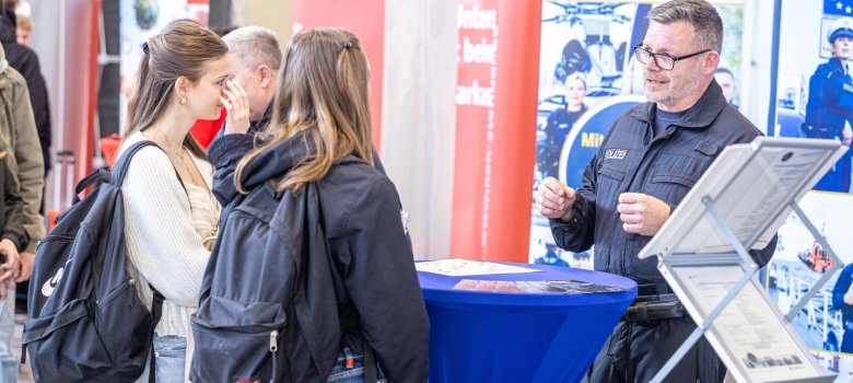 Bei 40 Ausstellern kamen 400 Schüler ins Gespräch über berufliche Perspektiven