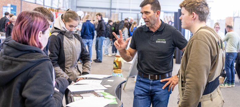 Bei 40 Ausstellern kamen 400 Schüler ins Gespräch über berufliche Perspektiven